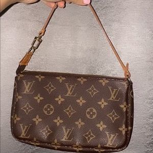 Louis Vuitton pochette accessoires